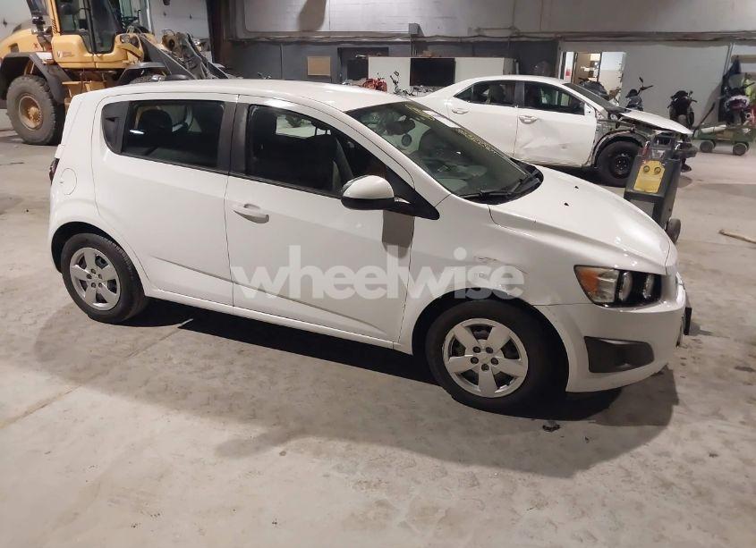 2015 Chevrolet Sonic LS AUTO (VIN 1G1JA6SG4F4185789) main photo