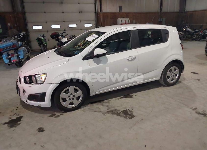 Photo 2 of 2015 Chevrolet Sonic LS AUTO (VIN 1G1JA6SG4F4185789)