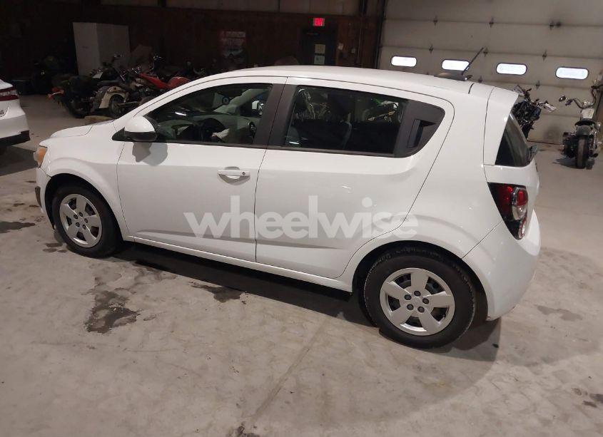 Photo 3 of 2015 Chevrolet Sonic LS AUTO (VIN 1G1JA6SG4F4185789)