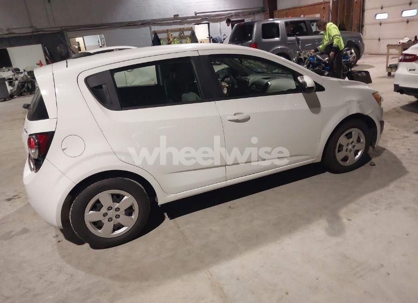 Photo 4 of 2015 Chevrolet Sonic LS AUTO (VIN 1G1JA6SG4F4185789)