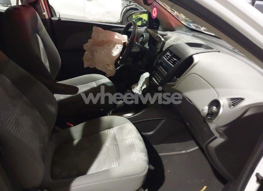 Photo 5 of 2015 Chevrolet Sonic LS AUTO (VIN 1G1JA6SG4F4185789)