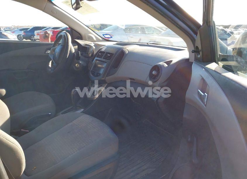 Photo 5 of 2013 Chevrolet Sonic LS AUTO (VIN 1G1JA6SG6D4219986)