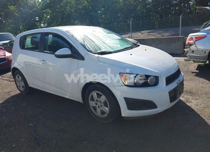 2015 Chevrolet Sonic LS AUTO (VIN 1G1JA6SG8F4131976) main photo