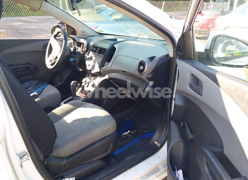 Photo 5 of 2015 Chevrolet Sonic LS AUTO (VIN 1G1JA6SG8F4131976)