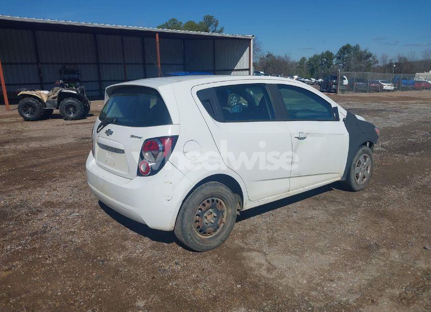 Photo 4 of 2014 Chevrolet Sonic LS AUTO (VIN 1G1JA6SGXE4143089)
