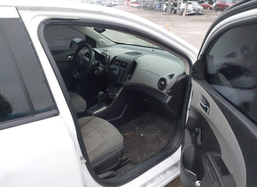 Photo 5 of 2014 Chevrolet Sonic LS AUTO (VIN 1G1JA6SH0E4100325)