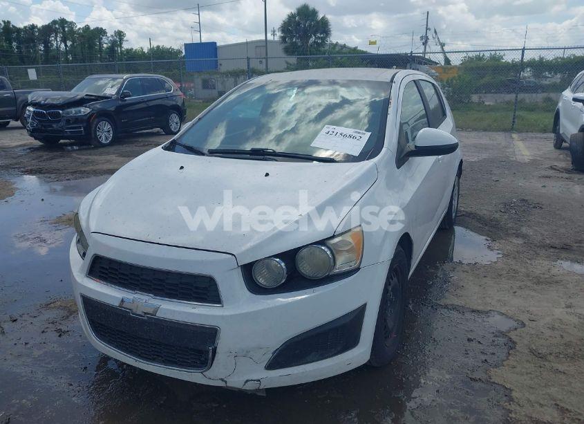 Photo 2 of 2013 Chevrolet Sonic LS AUTO (VIN 1G1JA6SH1D4163884)