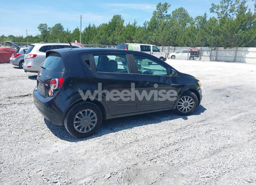 Photo 4 of 2013 Chevrolet Sonic LS AUTO (VIN 1G1JA6SH2D4109297)