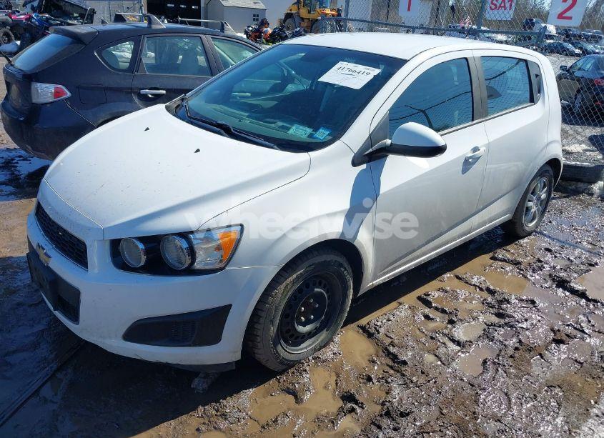 Photo 2 of 2012 Chevrolet Sonic 2LS (VIN 1G1JA6SH4C4145362)