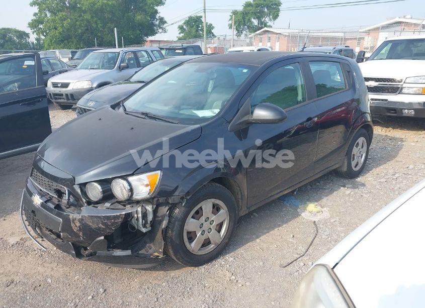 Photo 2 of 2013 Chevrolet Sonic LS AUTO (VIN 1G1JA6SH4D4164950)