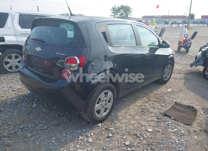 Photo 4 of 2013 Chevrolet Sonic LS AUTO (VIN 1G1JA6SH4D4164950)