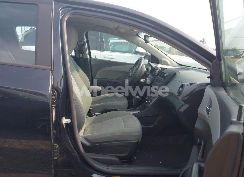 Photo 5 of 2013 Chevrolet Sonic LS AUTO (VIN 1G1JA6SH4D4164950)