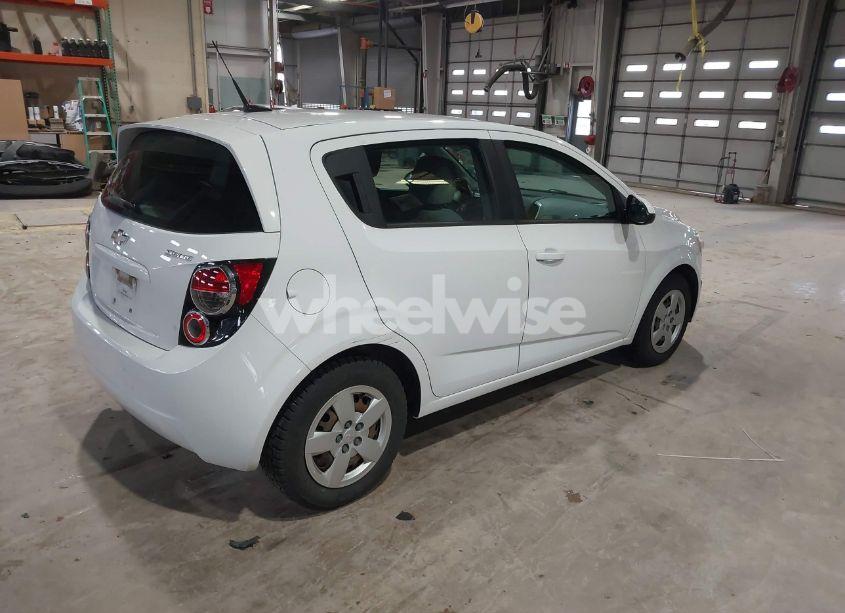 Photo 4 of 2014 Chevrolet Sonic LS AUTO (VIN 1G1JA6SH5E4196968)