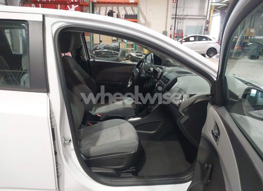 Photo 5 of 2014 Chevrolet Sonic LS AUTO (VIN 1G1JA6SH5E4196968)