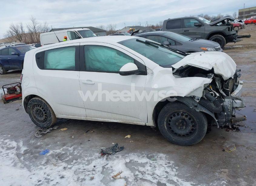Photo 13 of 2014 Chevrolet Sonic LS AUTO (VIN 1G1JA6SH5E4211095)
