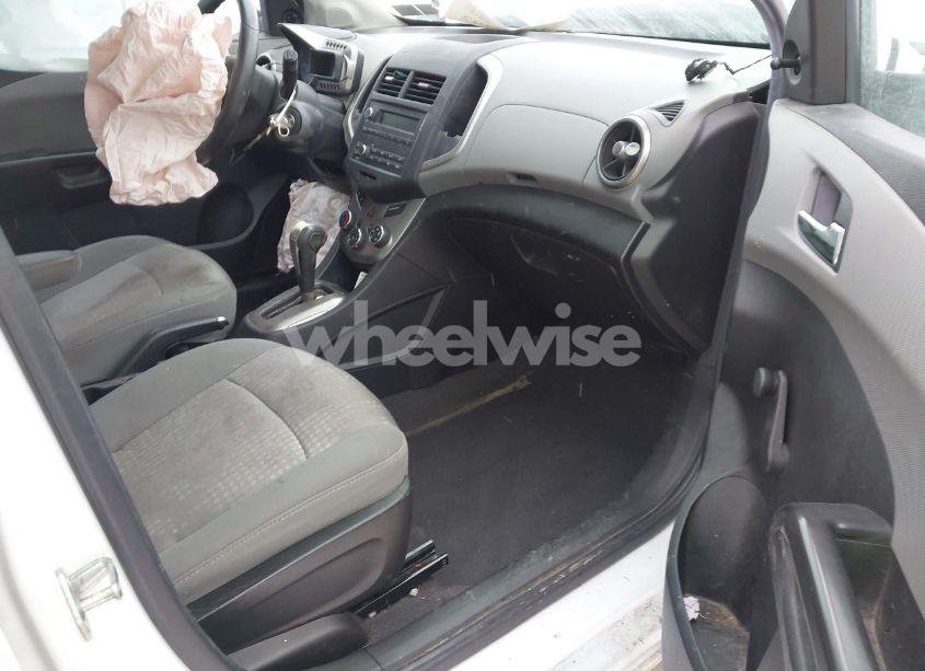 Photo 5 of 2014 Chevrolet Sonic LS AUTO (VIN 1G1JA6SH5E4211095)