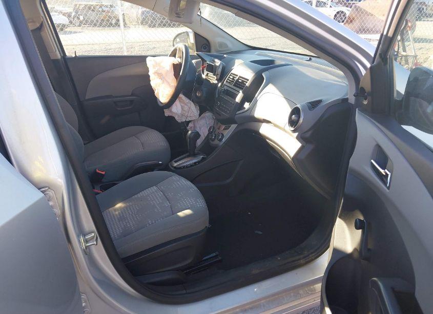 Photo 5 of 2014 Chevrolet Sonic LS AUTO (VIN 1G1JA6SH5E4242315)