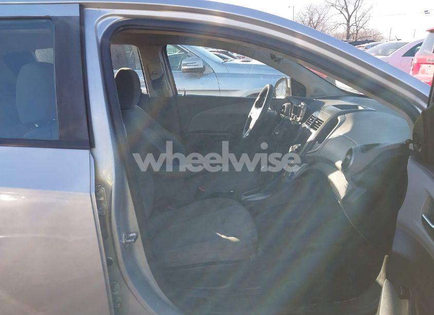 Photo 5 of 2014 Chevrolet Sonic LS AUTO (VIN 1G1JA6SH9E4143156)