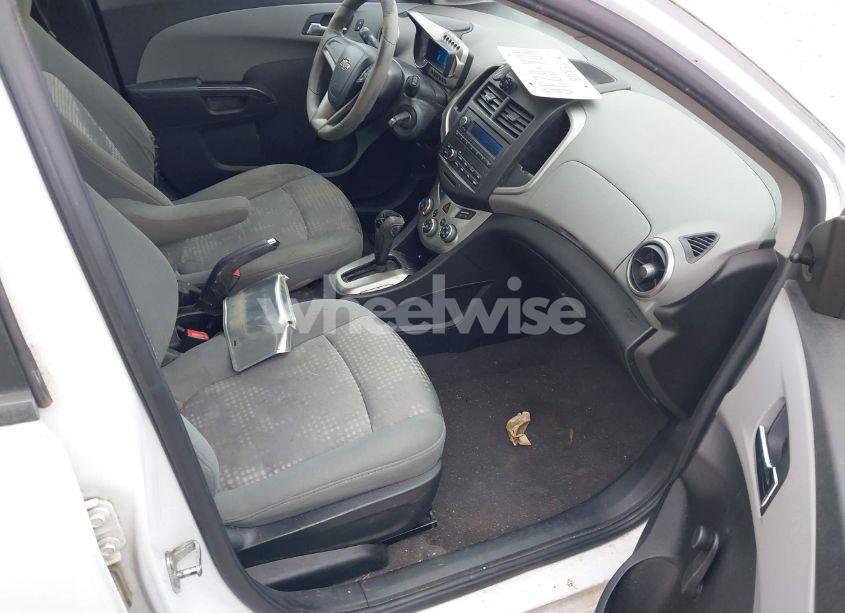 Photo 5 of 2014 Chevrolet Sonic LS AUTO (VIN 1G1JA6SH9E4206272)