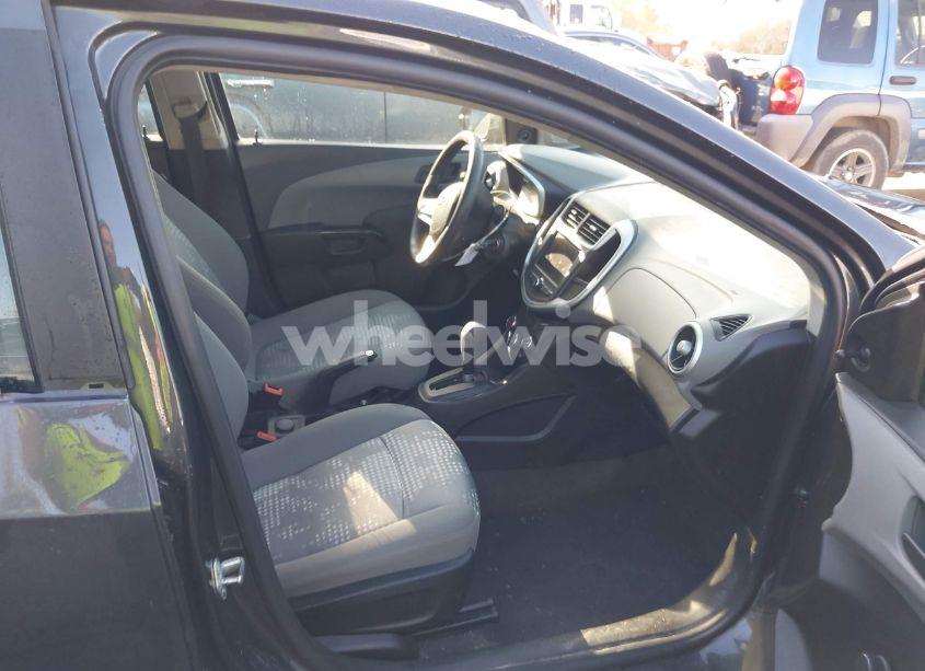 Photo 5 of 2020 Chevrolet Sonic FWD LS (VIN 1G1JB5SB4L4105835)