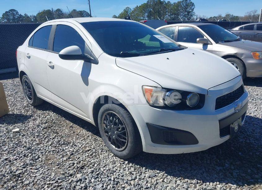 2014 Chevrolet Sonic LS MANUAL (VIN 1G1JB5SH2E4148478) main photo