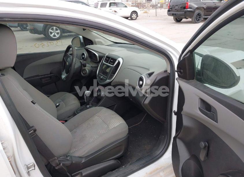 Photo 5 of 2018 Chevrolet Sonic LS AUTO (VIN 1G1JB5SH4J4119770)