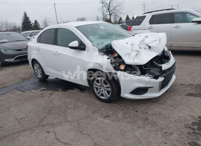 2018 Chevrolet Sonic LS AUTO (VIN 1G1JB5SH4J4136715) main photo