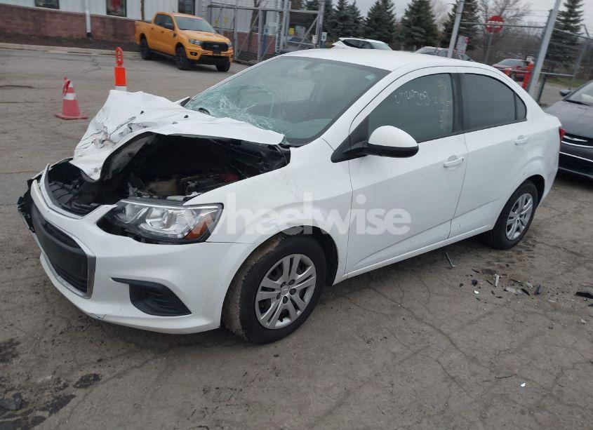 Photo 2 of 2018 Chevrolet Sonic LS AUTO (VIN 1G1JB5SH4J4136715)