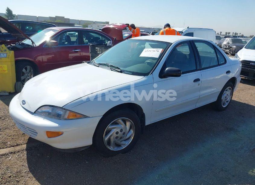 Photo 2 of 1998 Chevrolet Cavalier (VIN 1G1JC5245W7301333)