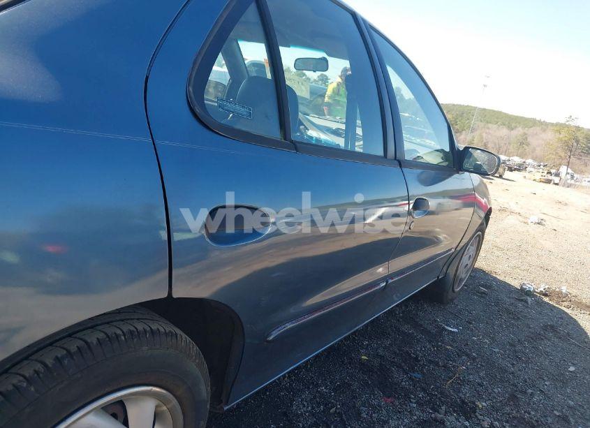 Photo 4 of 1998 Chevrolet Cavalier (VIN 1G1JC5247W7268934)