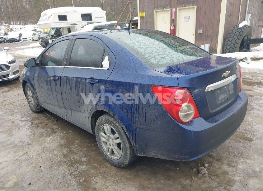 Photo 3 of 2014 Chevrolet Sonic LT AUTO (VIN 1G1JC5SB0E4136998)