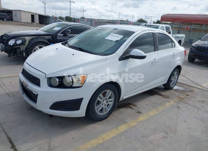 Photo 2 of 2014 Chevrolet Sonic LT AUTO (VIN 1G1JC5SB0E4224076)