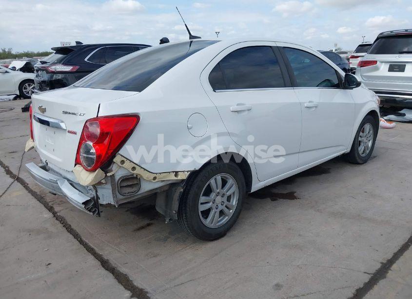 Photo 4 of 2014 Chevrolet Sonic LT AUTO (VIN 1G1JC5SB0E4224076)