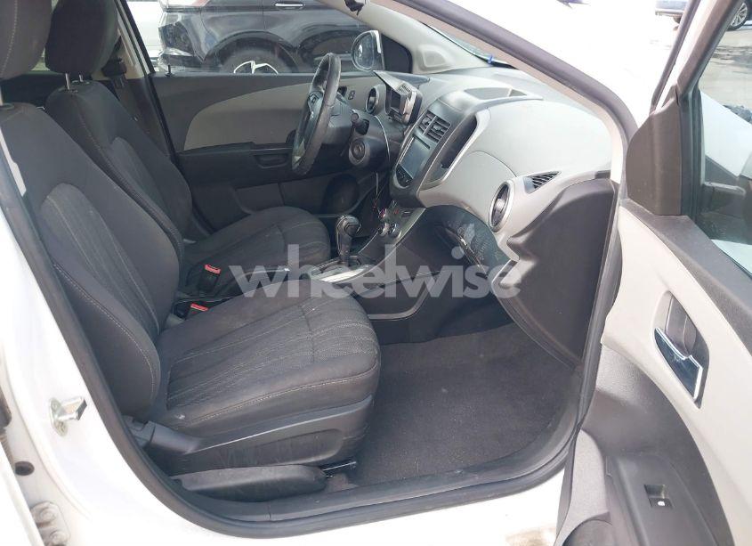 Photo 5 of 2014 Chevrolet Sonic LT AUTO (VIN 1G1JC5SB0E4224076)