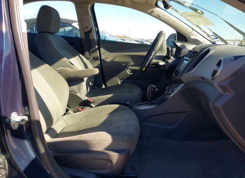 Photo 5 of 2015 Chevrolet Sonic LT AUTO (VIN 1G1JC5SB0F4172434)