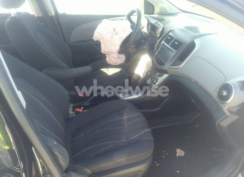 Photo 5 of 2016 Chevrolet Sonic LT AUTO (VIN 1G1JC5SB0G4176193)