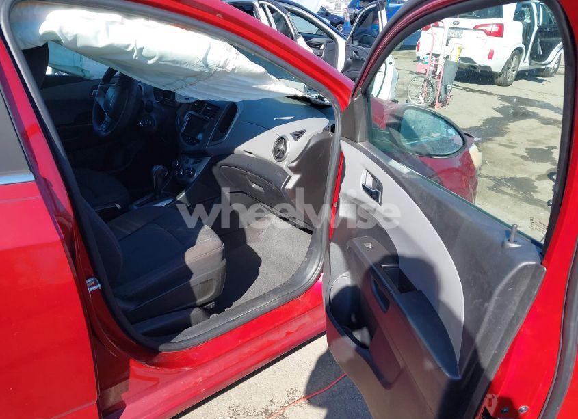 Photo 5 of 2014 Chevrolet Sonic LT AUTO (VIN 1G1JC5SB1E4107803)