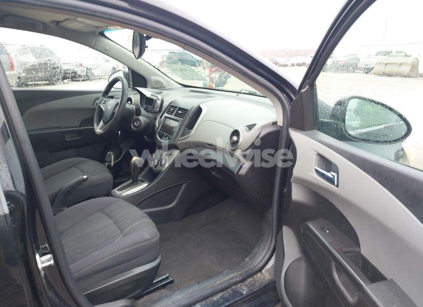 Photo 5 of 2013 Chevrolet Sonic LT AUTO (VIN 1G1JC5SB2D4246093)