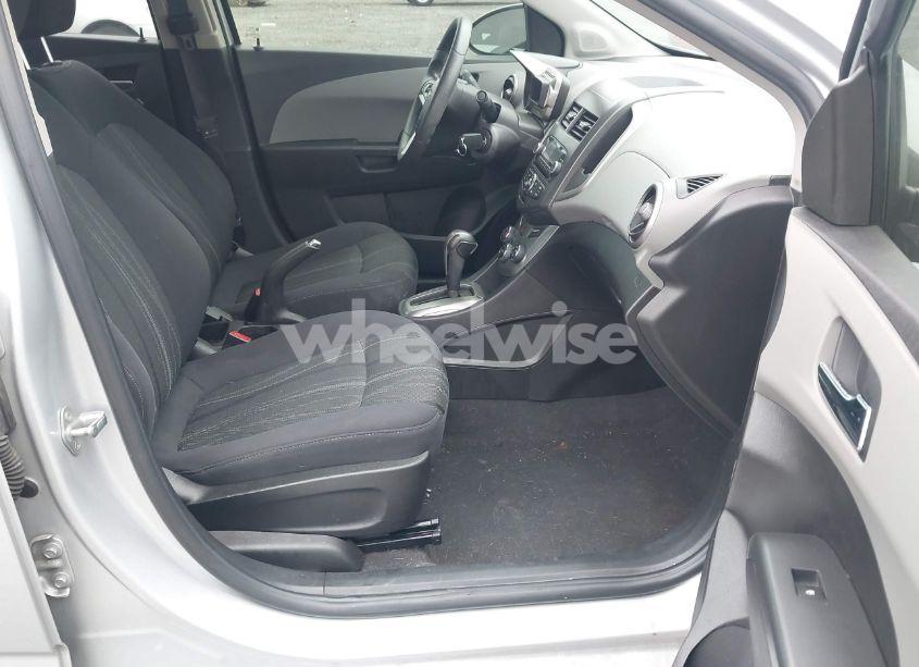 Photo 5 of 2013 Chevrolet Sonic LT AUTO (VIN 1G1JC5SB3D4136864)