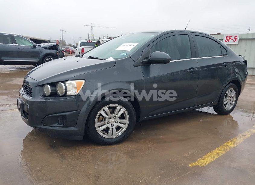 Photo 2 of 2014 Chevrolet Sonic LT AUTO (VIN 1G1JC5SB3E4112176)