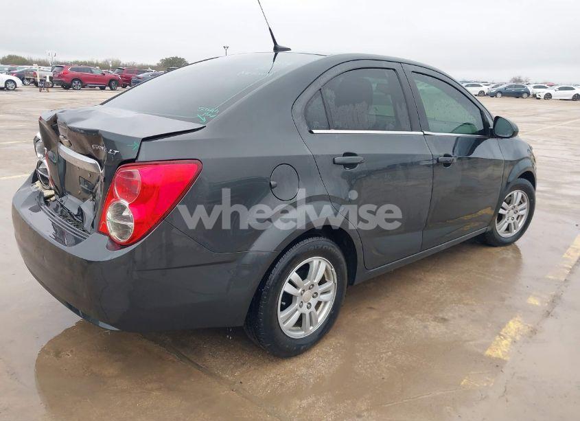 Photo 4 of 2014 Chevrolet Sonic LT AUTO (VIN 1G1JC5SB3E4112176)