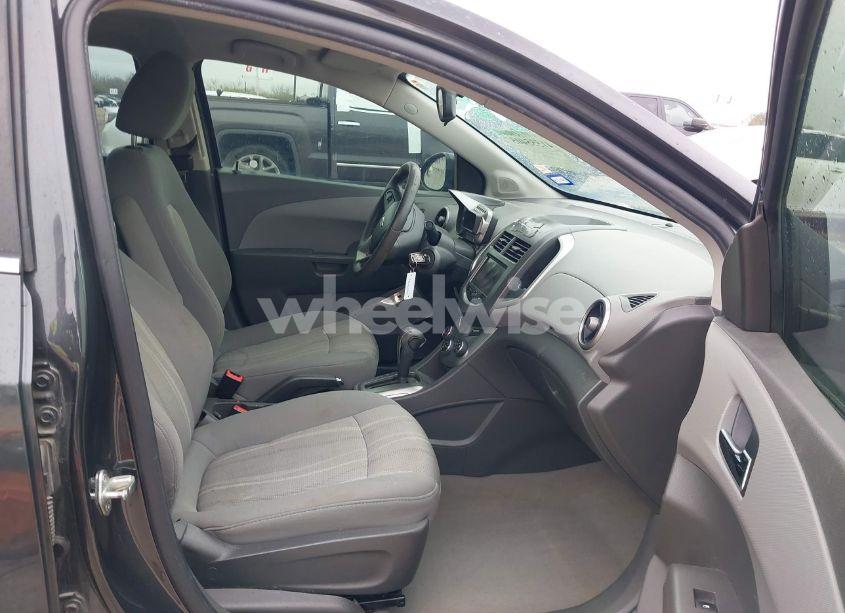 Photo 5 of 2014 Chevrolet Sonic LT AUTO (VIN 1G1JC5SB3E4112176)