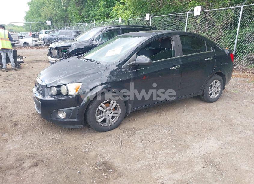 Photo 2 of 2014 Chevrolet Sonic LT AUTO (VIN 1G1JC5SB4E4146630)
