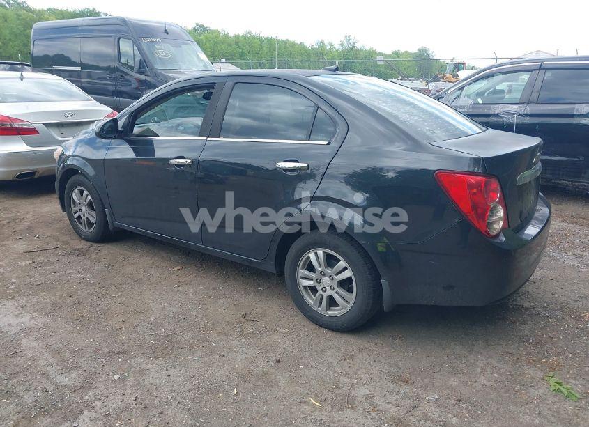 Photo 3 of 2014 Chevrolet Sonic LT AUTO (VIN 1G1JC5SB4E4146630)