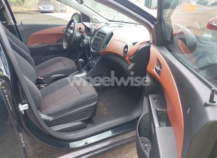 Photo 5 of 2014 Chevrolet Sonic LT AUTO (VIN 1G1JC5SB4E4146630)