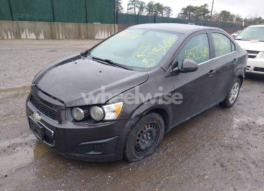 Photo 2 of 2016 Chevrolet Sonic LT AUTO (VIN 1G1JC5SB4G4103831)