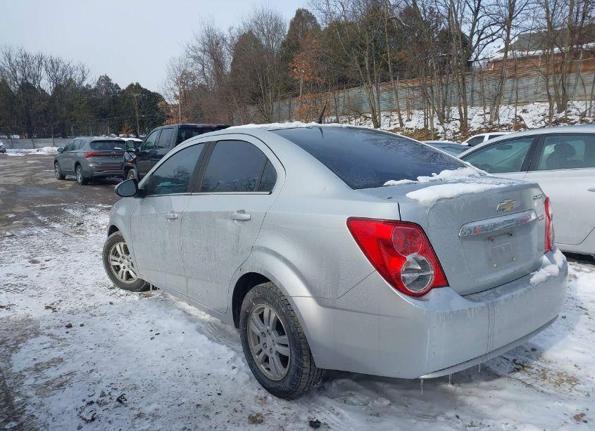Photo 3 of 2013 Chevrolet Sonic LT AUTO (VIN 1G1JC5SB5D4135747)