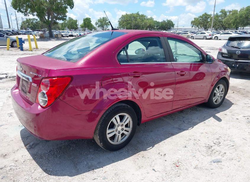 Photo 4 of 2014 Chevrolet Sonic LT AUTO (VIN 1G1JC5SB5E4122840)