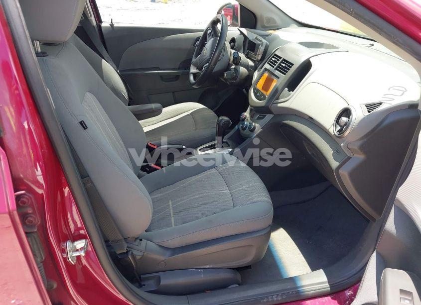 Photo 5 of 2014 Chevrolet Sonic LT AUTO (VIN 1G1JC5SB5E4122840)