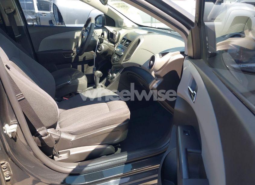 Photo 5 of 2014 Chevrolet Sonic LT AUTO (VIN 1G1JC5SB7E4146444)